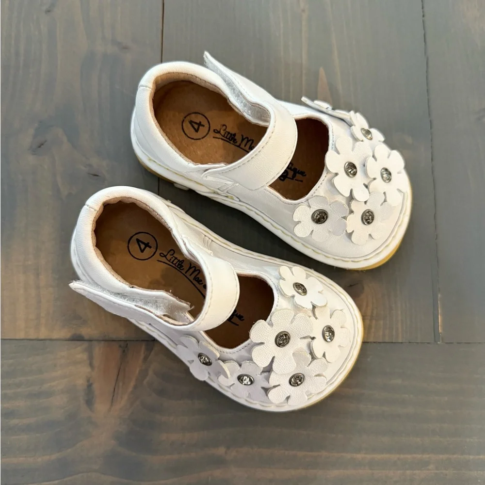 Little Mae’s Boutique Crystal Flowers Mary Jane Squeaky Shoes Size 4
